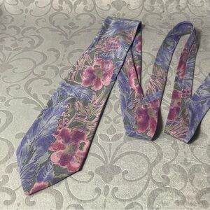 Floral Patterned Man Necktie Silk Floral Pattern.Purple and Pink. Made in Italy
